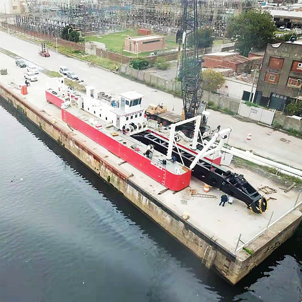 阿根廷太陽橋公司挖泥船安裝現(xiàn)場(chǎng)