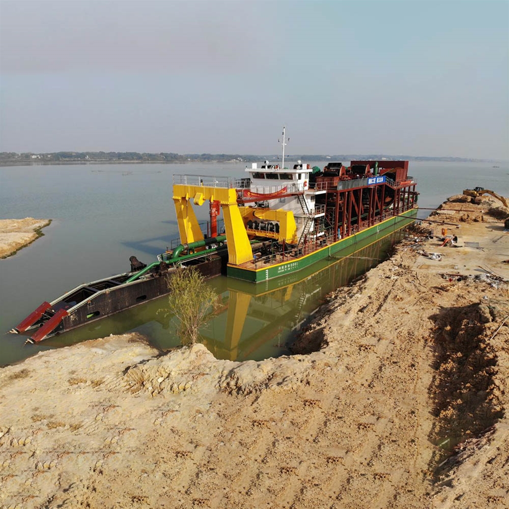 湖南岳陽洞庭湖“湘航務絞0001”號清淤現(xiàn)場（配圖）